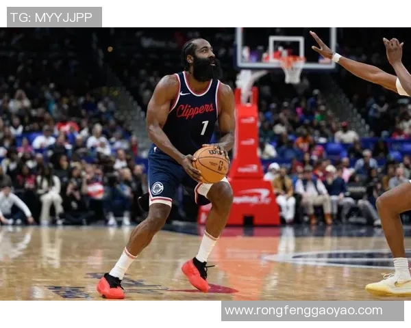 快船与勇士激战四月十九NBA季后赛精彩对决引发球迷热议