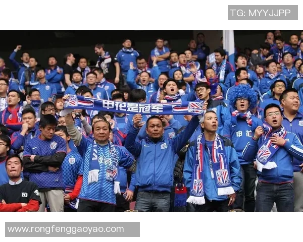 申花与上港激战再燃裁判争议引发球迷热议与讨论