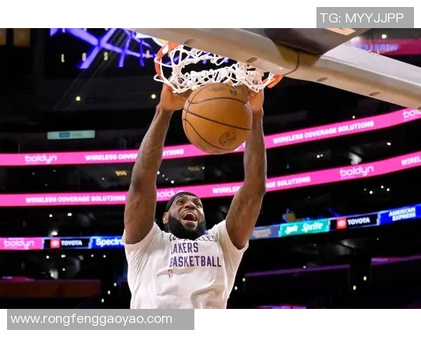 詹姆斯历史性成就达成四万分一万板一万助成为NBA传奇球员