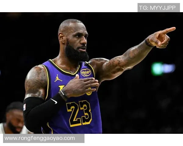 詹姆斯的传奇之路：从篮球新星到NBA历史伟大球员的成长历程