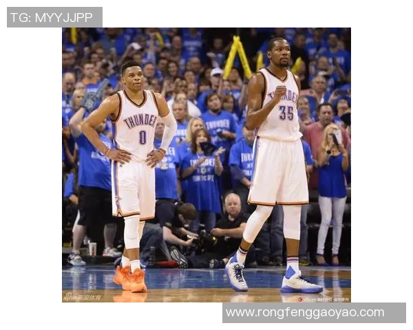 2017年NBA精彩对决回顾雷霆与勇士的巅峰对抗录像分析